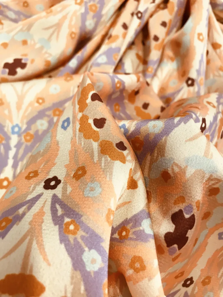 POLYESTER Stretch seersucker satin fabric with fancy print design (2)