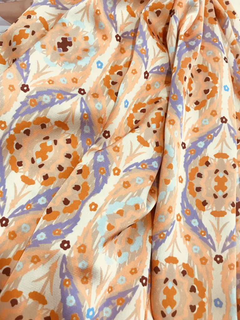 POLYESTER Stretch seersucker satin fabric with fancy print design (4)