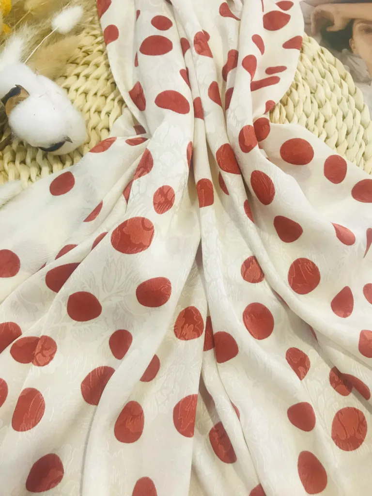 Polyester Jacquard Chiffon Printd Fabric Dots Design