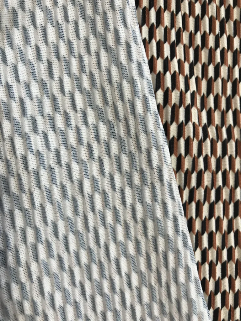 Polyester knitting printed fabric with pleating (3)