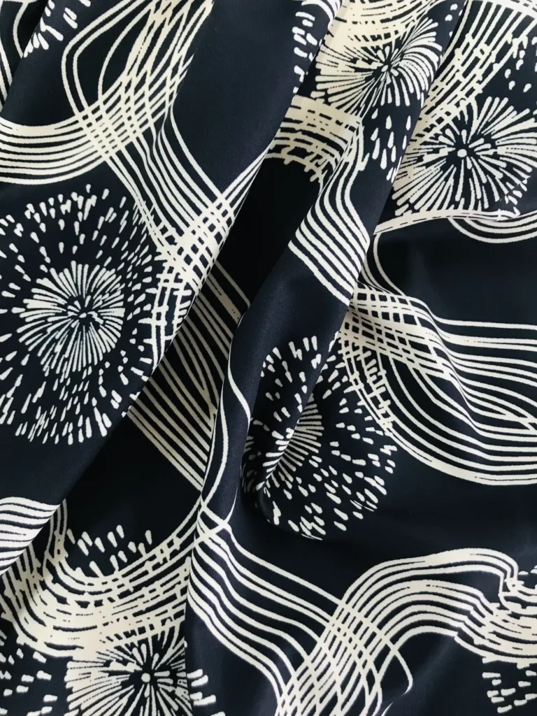 Polyester super Stretch Twill fabric with printing with affordable price for blouse,pants,skirts,outfit,overall.... suitable for super market