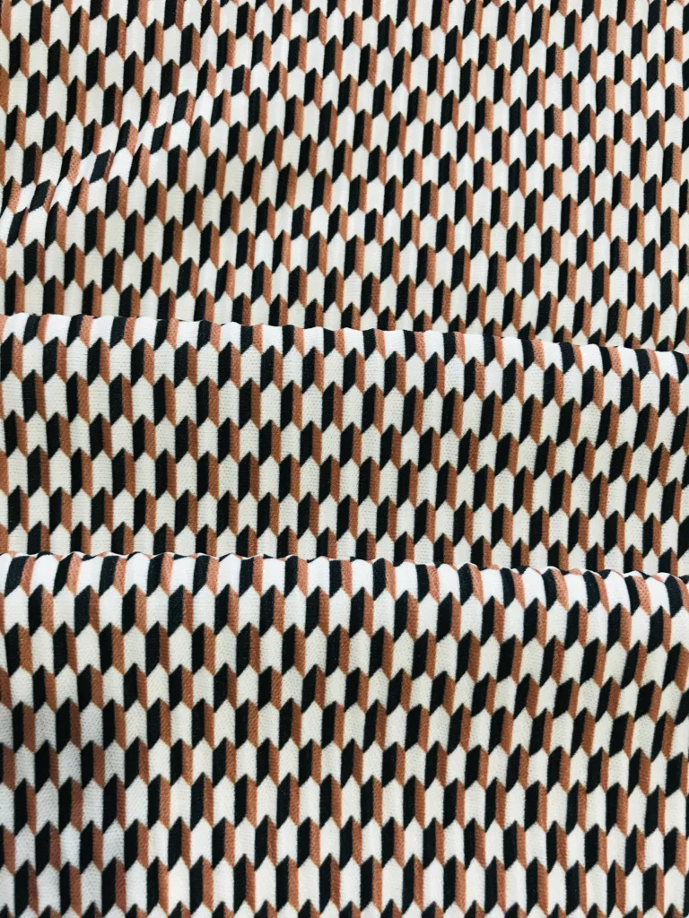 polyester kniting printed fabric with pleating (3)