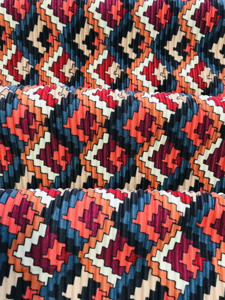 polyester kniting printed fabric with pleating (5)