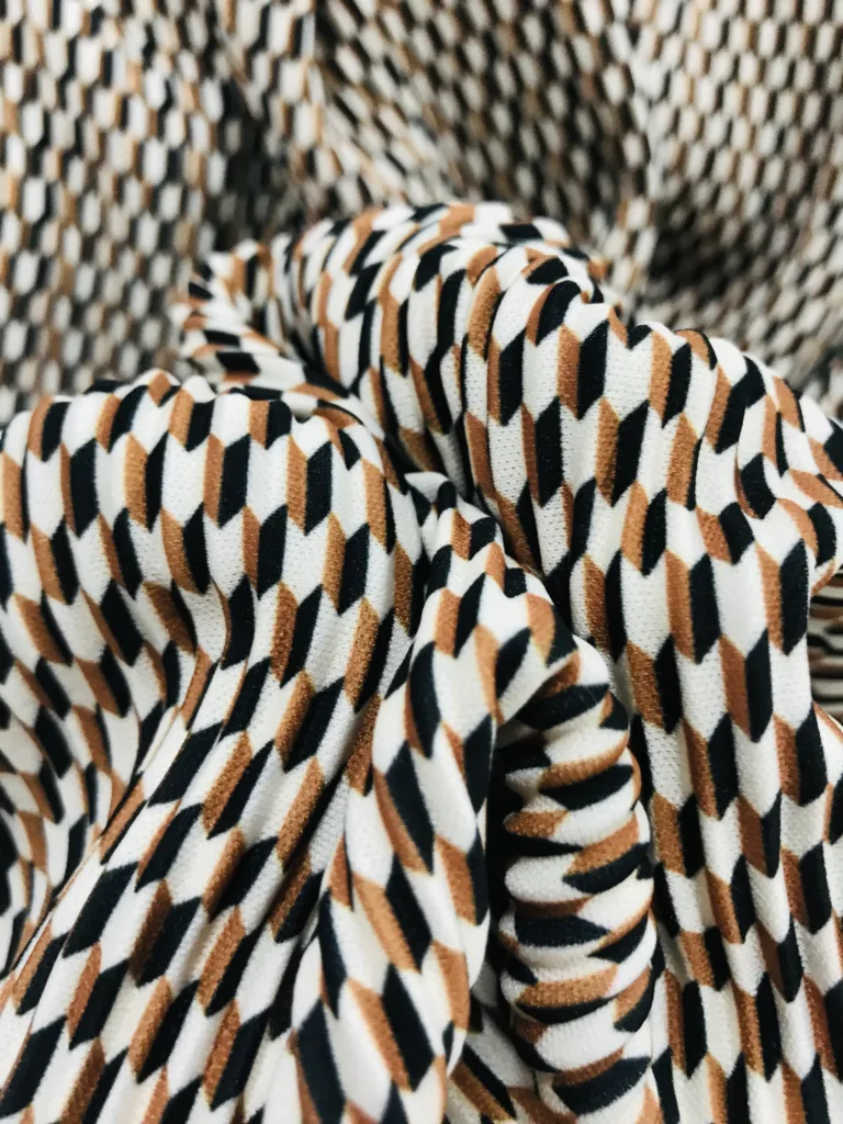 Polyester knitting printed fabric with pleating