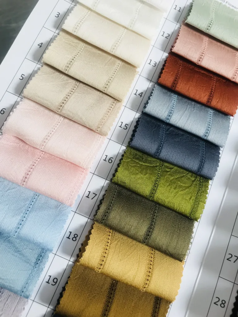 Tissu jacquard rayé satin